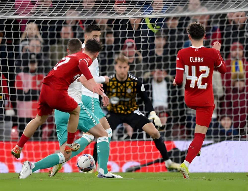 Liverpool hạ gục Southampton, chạm chán Man Utd tại tứ kết