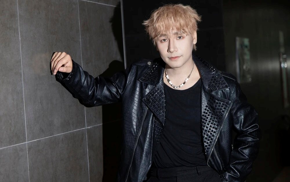 Sinh viên kiến trúc Ukraine về Việt Nam làm idol livestream, hát xuyên đêm suốt 5 năm để theo đuổi đam mê