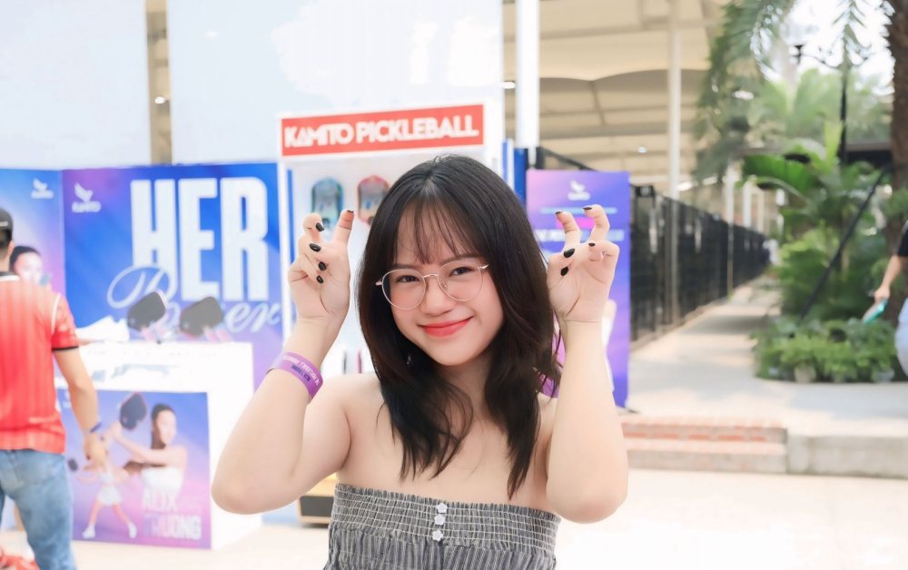 Bắt trend độc lạ, Mai Linh Zuto khiến cộng đồng game thủ “đứng hình” với hành động gây bất ngờ