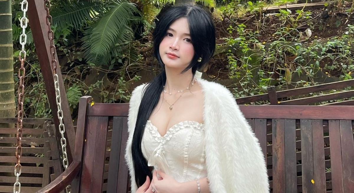 Hot girl Mẫn Nghi 68 live “đốt mắt” khoe dáng nóng bỏng