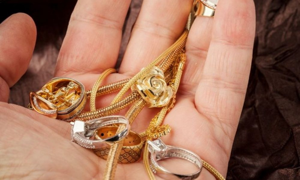 Mơ thấy nhặt được vàng có ý nghĩa gì cho tương lai?