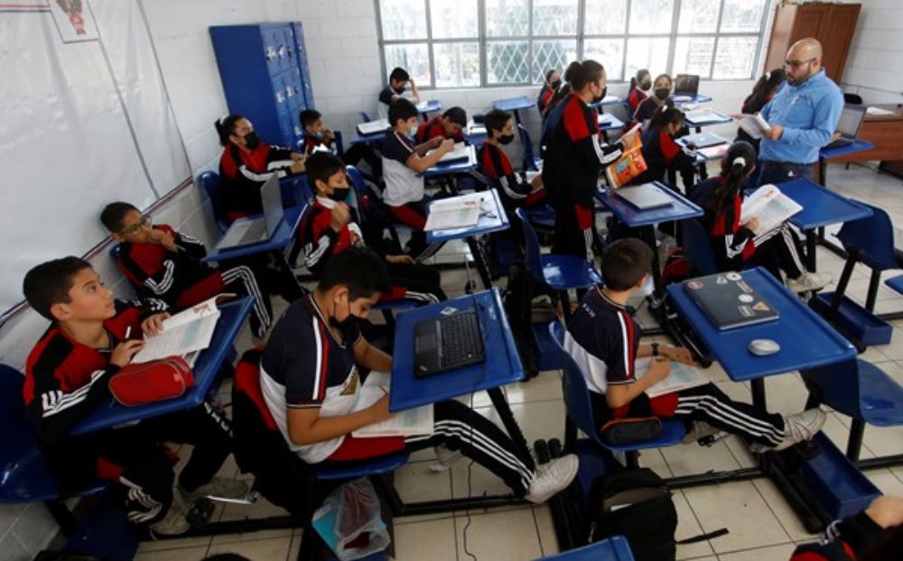 Mexico hướng tới xóa mù chữ vào năm 2026