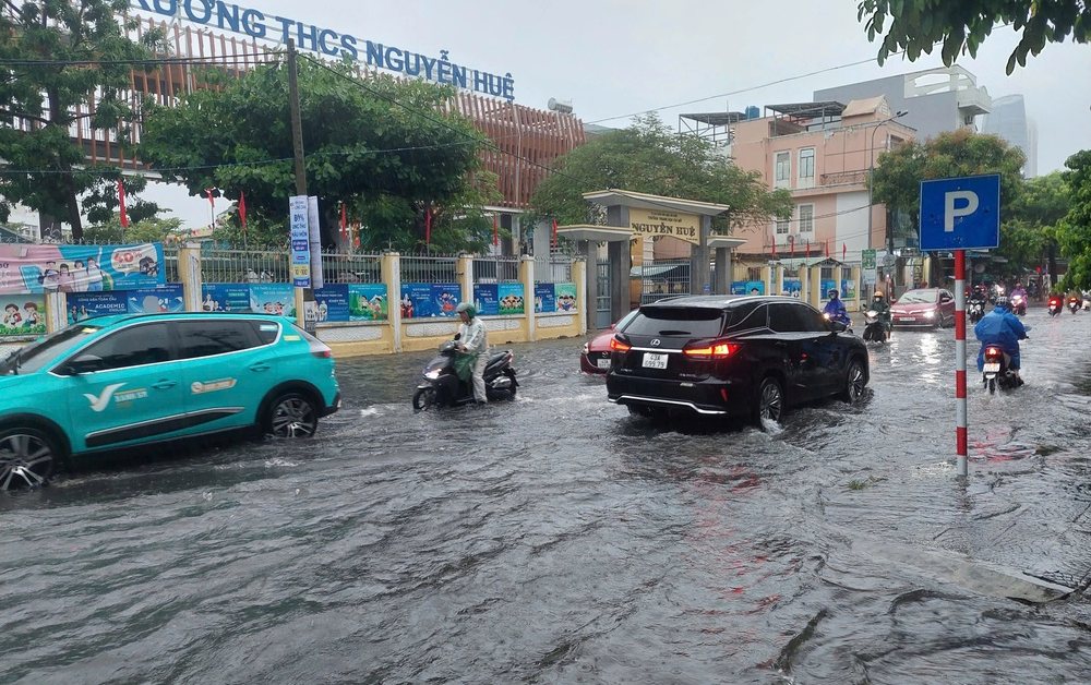 Mưa lớn ở khu vực từ Đà Nẵng đến Lâm Đồng