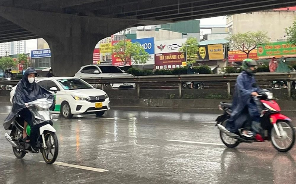 Nhiều khu vực có mưa dông vào chiều tối và đêm, đề phòng lốc, sét