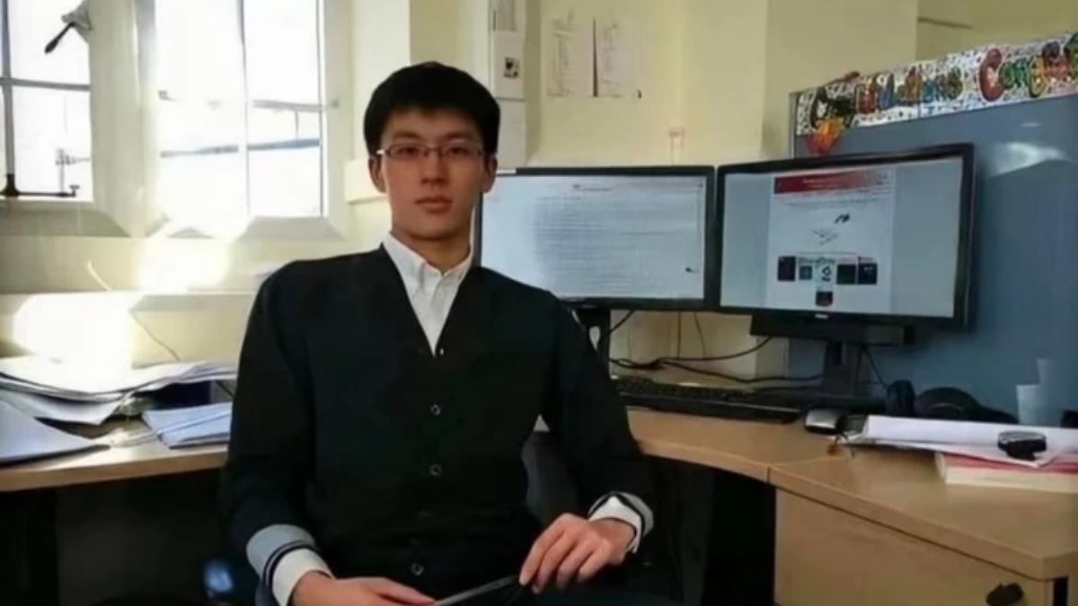 Bức ảnh 'nam thần phòng thí nghiệm' nổi tiếng suốt một thập kỷ