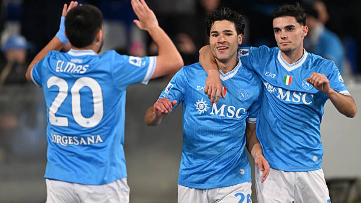 Nhận định Napoli vs Roma 02h45 ngày 16/2, vòng 25 Serie A