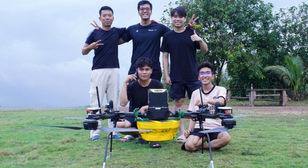 Cựu sinh viên Bách khoa chế tạo máy bay không người lái