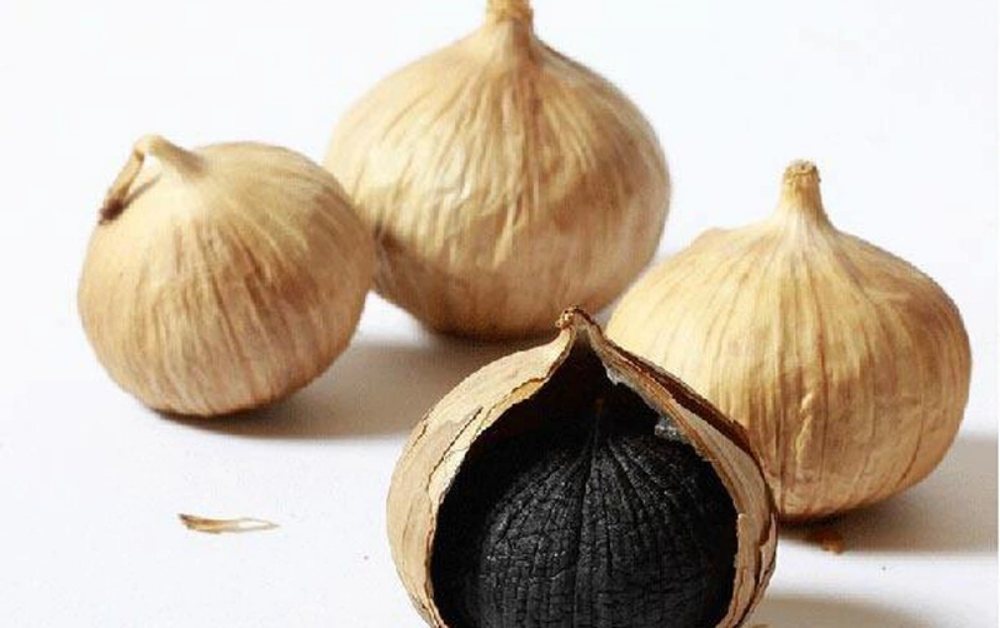 Những người nên hạn chế ăn tỏi đen