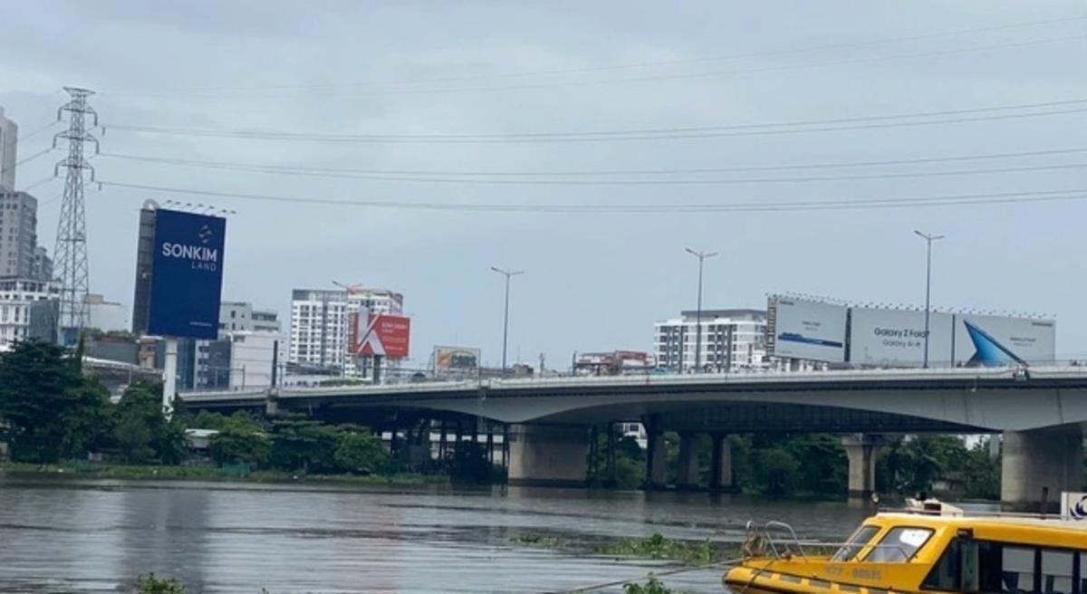 Vụ người đàn ông bỏ lại ô tô, nhảy cầu ở TP.HCM: Gia đình tiết lộ thông tin bất ngờ
