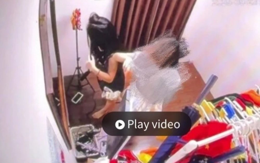 Cô gái sinh năm 2007 sốc khi bị phát tán ảnh thay đồ ở photobooth lên web khiêu dâm