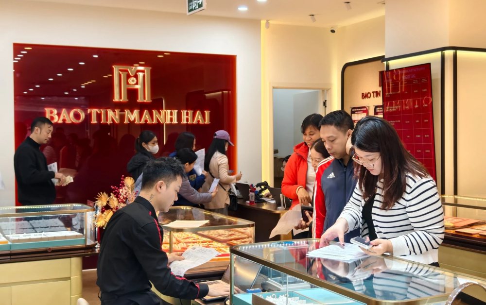 Giá vàng hôm nay 26/4 đảo chiều tăng mạnh, tiến sát 169 triệu đồng/lượng