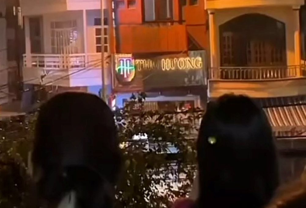 Clip hot Nha Trang tối qua: Cặp đôi quên đóng cửa sổ và cái kết bất ngờ