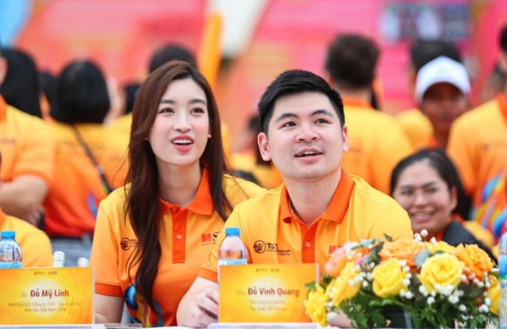 Hoa hậu Đỗ Mỹ Linh làm sếp công ty nhà chồng
