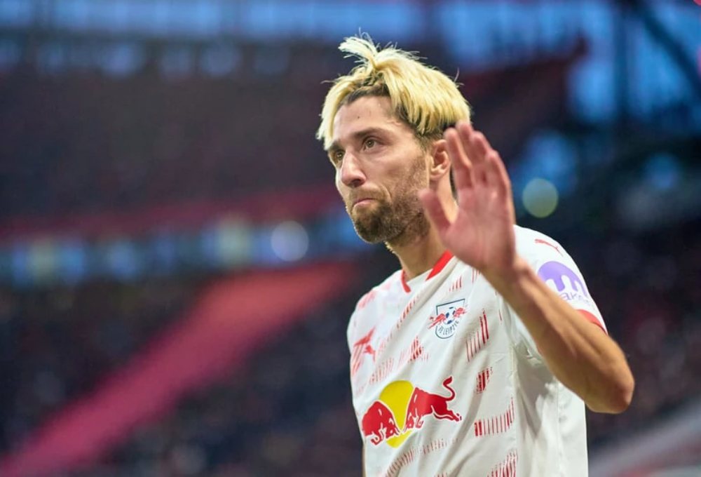 Sao Bundesliga treo giày sau khi người thân qua đời