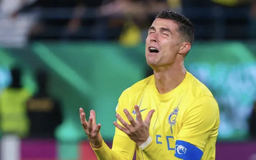 Cristiano Ronaldo hành động kỳ quặc khi Al Nassr bị loại