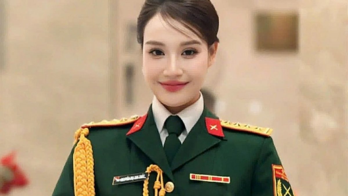 Nữ ca sĩ xinh đẹp mang quân hàm Thượng uý, là quán quân 2 cuộc thi âm nhạc lớn
