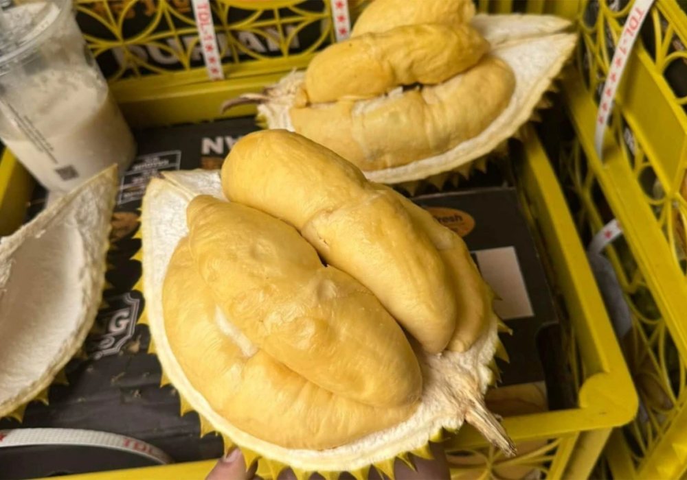 Sầu riêng thượng hạng giá chỉ 40.000 đồng/kg, rau xanh rẻ như cho