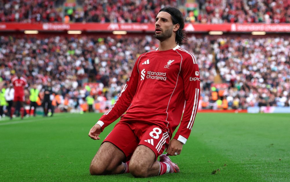 Khoảnh khắc bùng nổ: Liverpool hạ gục Arsenal bằng siêu phẩm sút phạt "thần sầu"