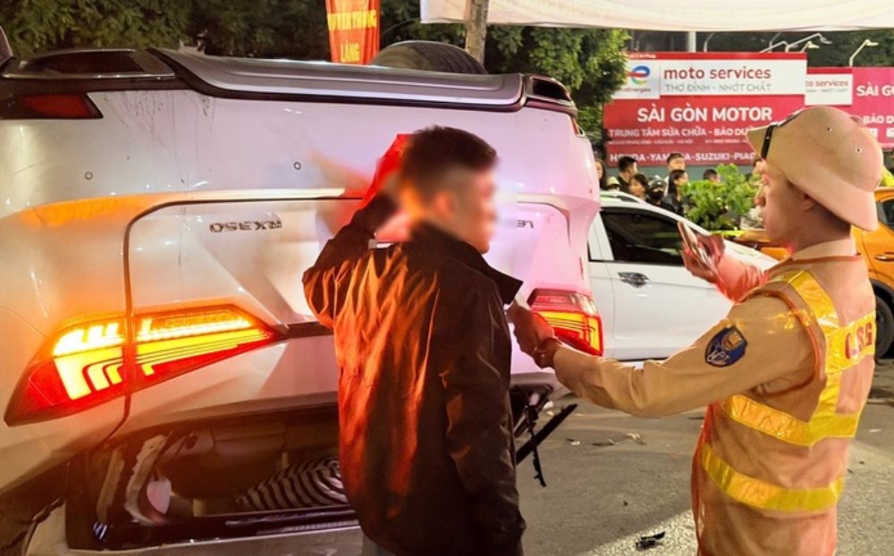 Khởi tố tài xế ô tô Lexus tông liên hoàn 6 xe trên phố Hà Nội