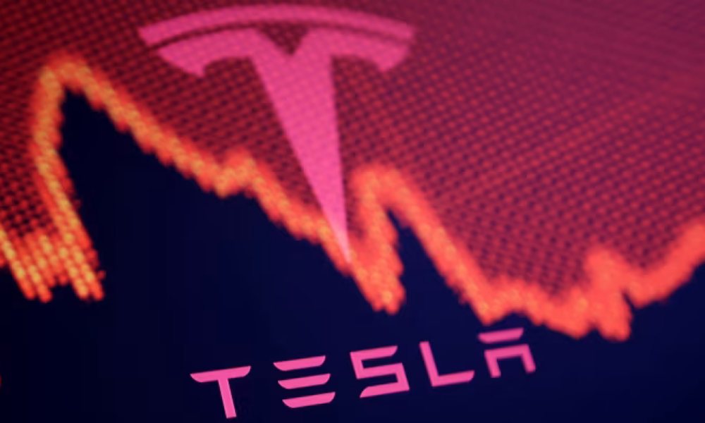 Cổ phiếu Tesla cắm đầu dù ông Trump tuyên bố muốn Elon Musk phát triển mạnh mẽ