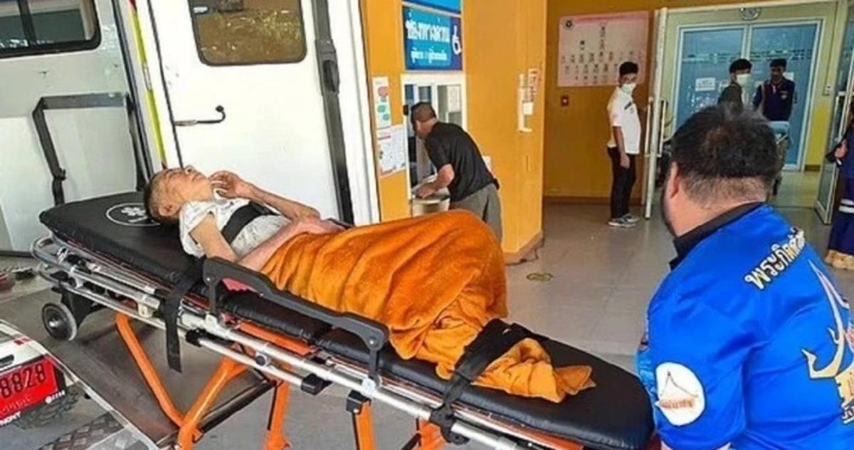 Người phụ nữ gõ nắp quan tài ngay trước khi hỏa táng