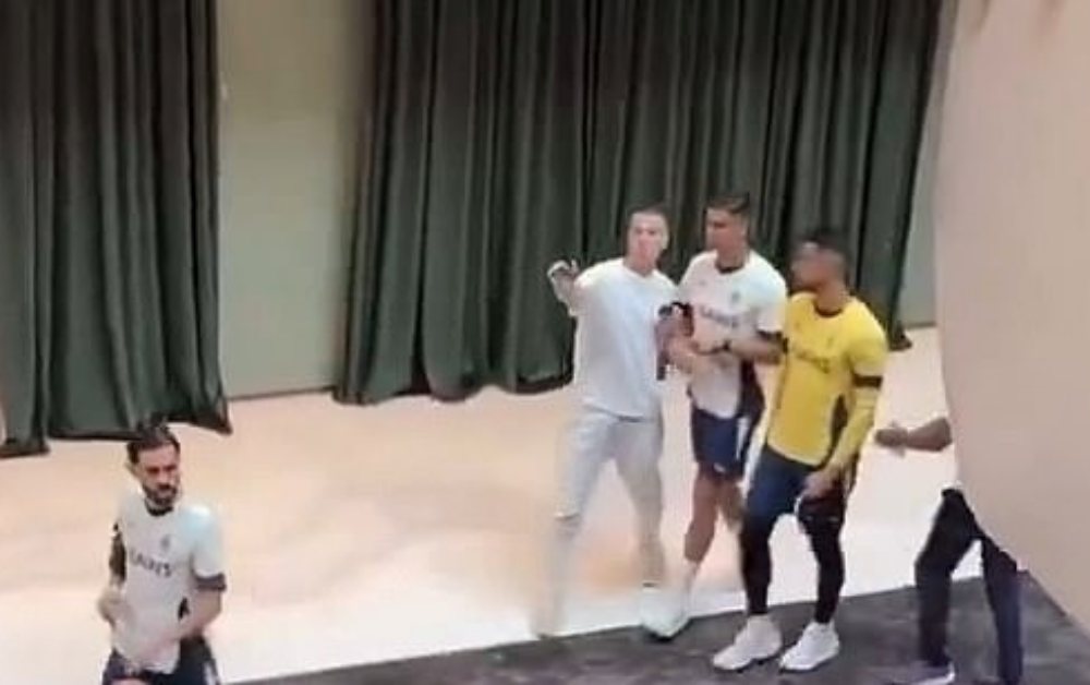 Ronaldo gây sốc khi chửi CĐV