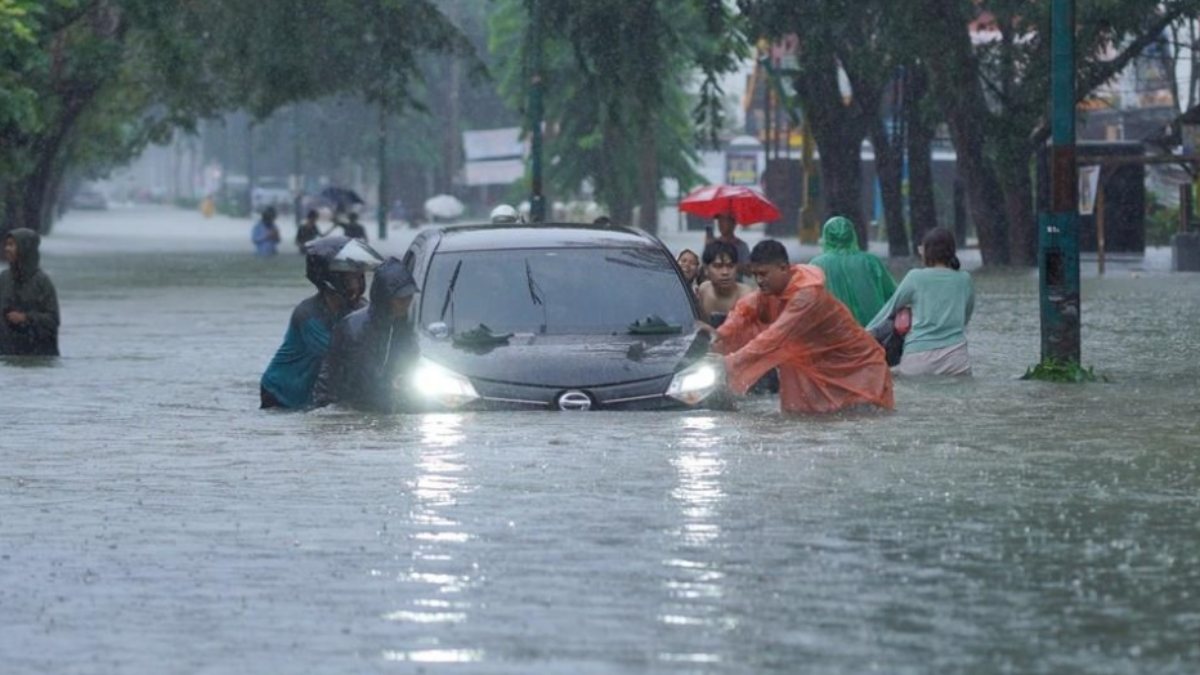 Hơn 800 người thiệt mạng do bão lũ ở khu vực Nam Á