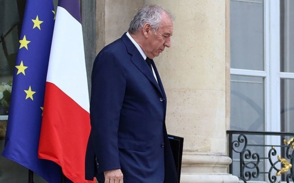 Quốc tế 9/9: Chính phủ Pháp sụp đổ; Nga không trả đũa phương Tây