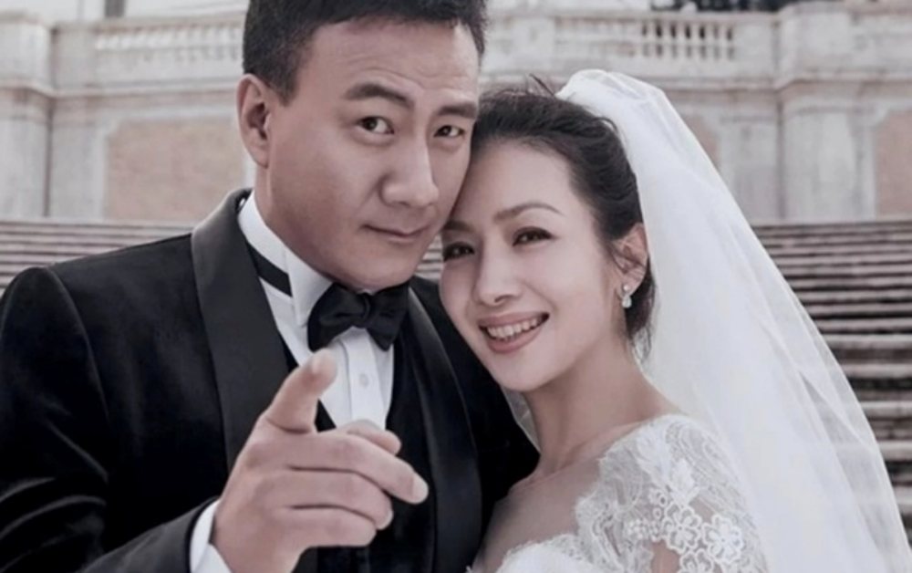Hôn nhân đẹp như phim của chàng Kiều Phong đẹp trai nhất 'Thiên Long bát bộ'