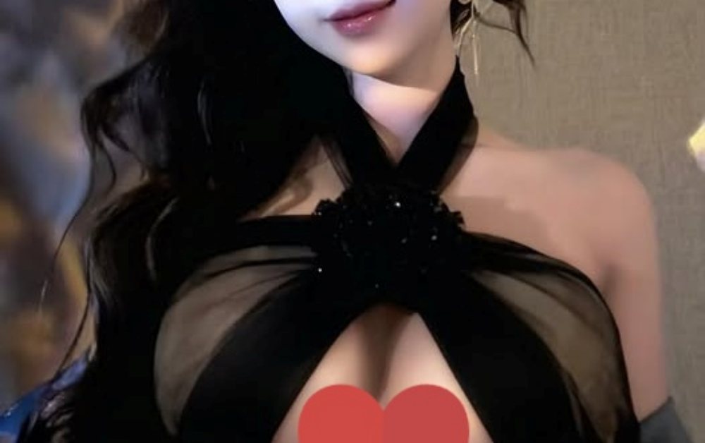 Nữ streamer "giãy nảy" khi bị nói diện đồ hở bạo, còn tung video hậu trường chứng minh
