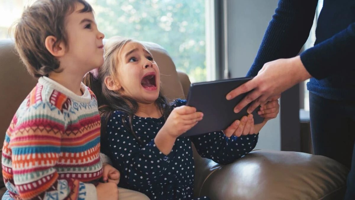 Cấm trẻ em sử dụng mạng xã hội: Câu chuyện 'nóng' của nhiều quốc gia