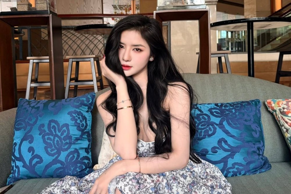 Quay 'top top' cho vui, gái xinh bị gắn mác 'chẳng có gì ngoài mặt tiền'