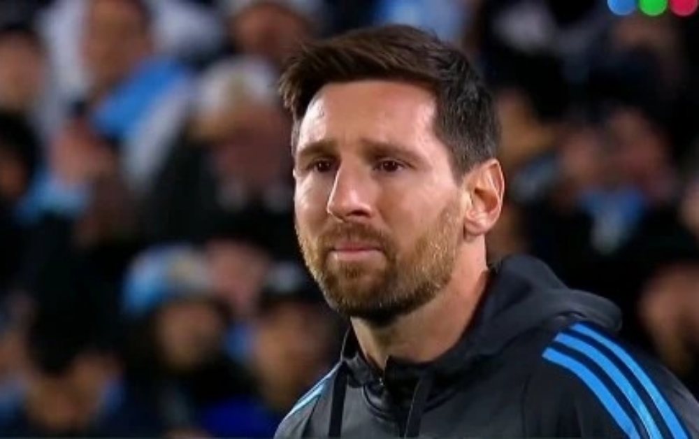 Messi bật khóc, suýt lập hattrick trong trận cuối ở Argentina
