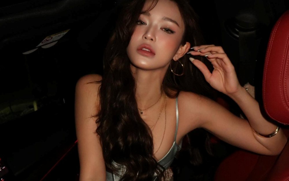 “Nữ thần che nắng” năm nào lột xác thành hot girl sexy triệu follow, visual gây choáng