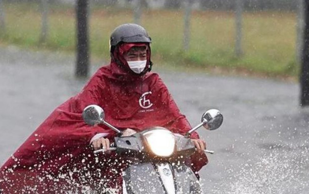 Dự báo thời tiết ngày 5/3: TPHCM mưa trái mùa, Miền Bắc hửng nắng