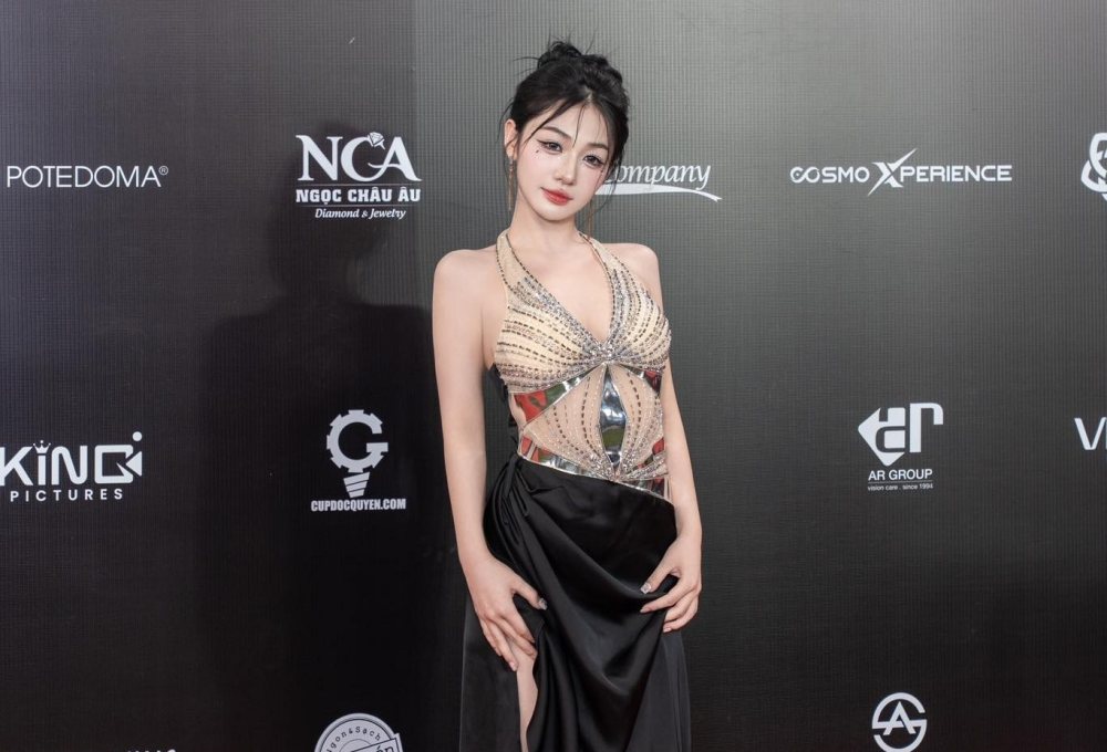 Bất ngờ xuất hiện ở cuộc thi Hoa Hậu, Trần Hà Linh khiến CĐM bàn tán xôn xao