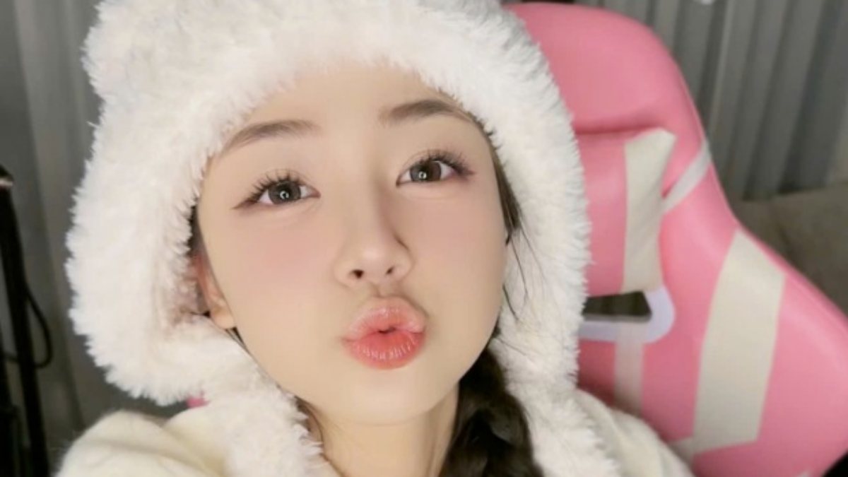 Full clip 15 phút của Trần Hà Linh gây bão mạng xã hội