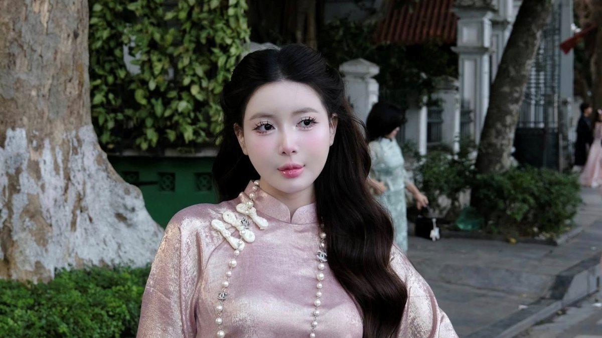 "Thả dáng" ở quán Cafe, hot girl khiến người xem mê mẩn vì "xinh như AI", cứ nhìn cam là có ngay ảnh đẹp