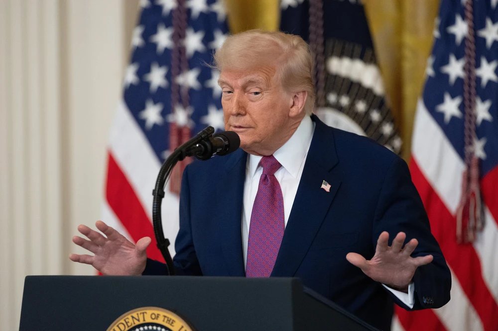 Mỹ phê duyệt thiết kế đồng tiền vàng kỷ niệm 250 năm có hình Tổng thống Trump