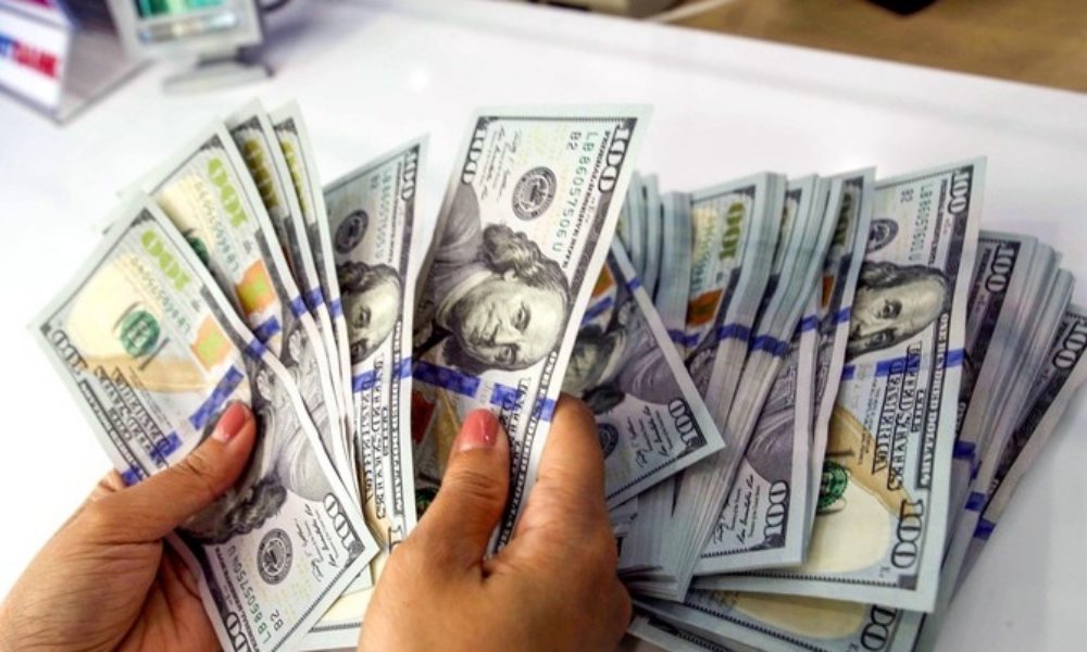 Giá USD lần đầu tiên vượt 27.000 đồng/USD