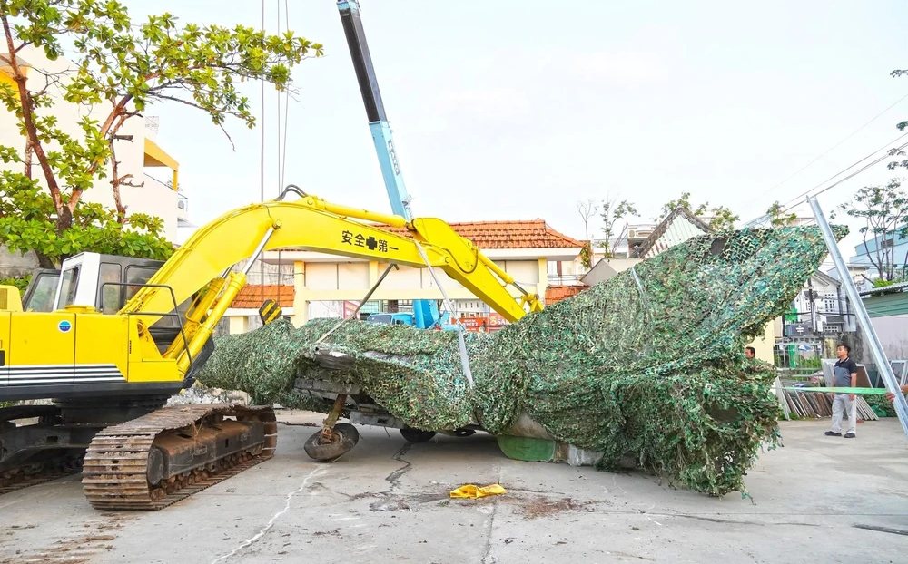 Di dời để bảo tồn chiếc máy bay tiêm kích MiG-21 sau bốn thập kỷ bị "bỏ quên"