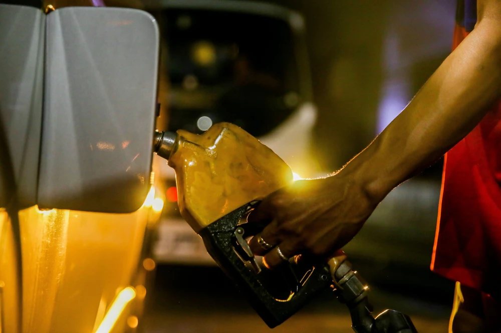 Giá dầu hạ nhiệt trước các nỗ lực tăng nguồn cung