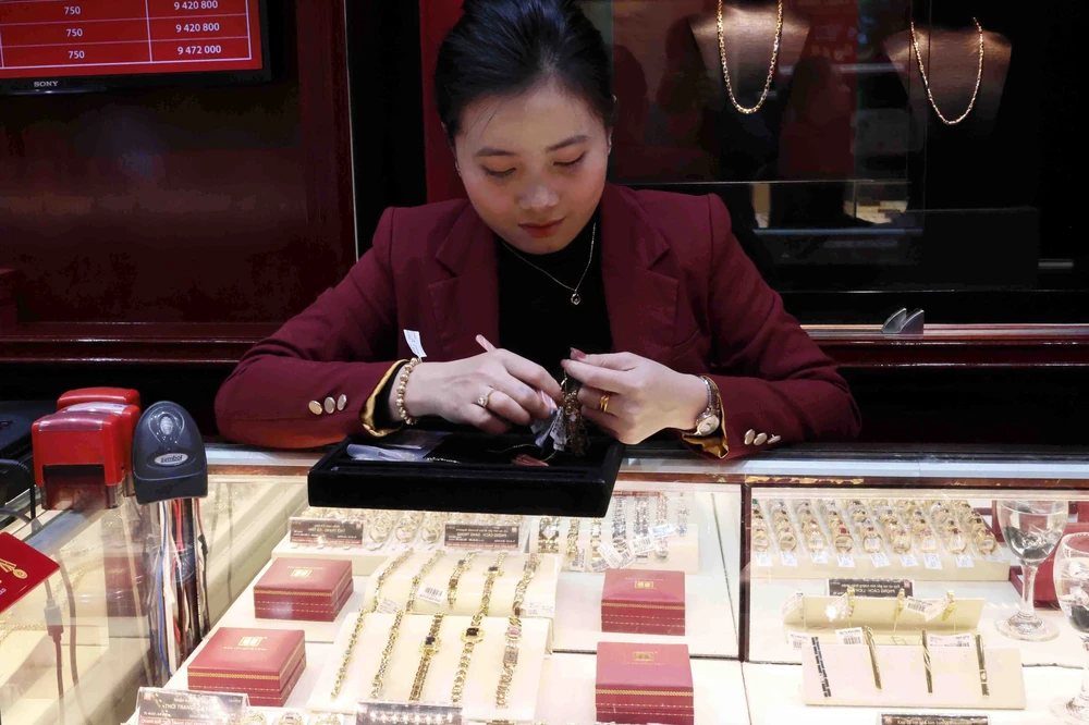 Giá vàng tại châu Á giảm xuống mức thấp nhất trong năm nay