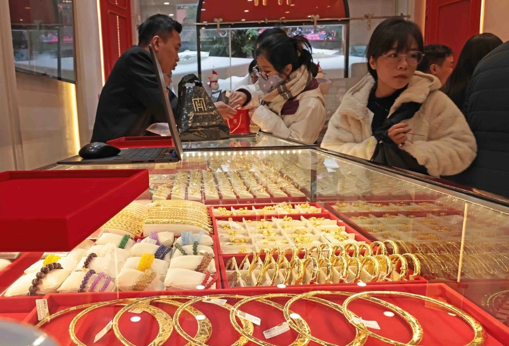 Giá vàng sáng 13/3 giảm 1,5 triệu đồng/lượng