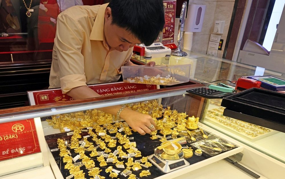 Giá vàng sáng 23/3 rời mốc 170 triệu đồng/lượng