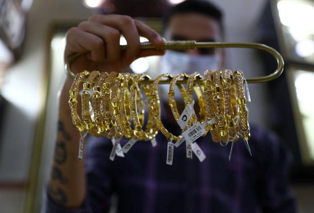 Giá vàng đảo chiều tăng trở lại khi xung đột Trung Đông thúc đẩy nhu cầu trú ẩn