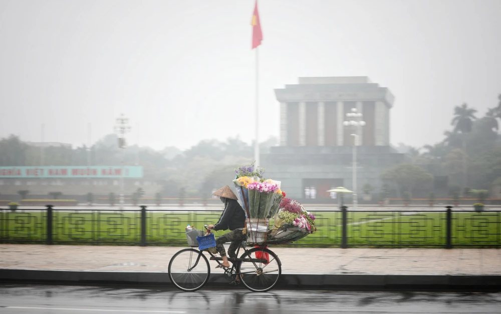 Miền Bắc nhiều mây, sáng có mưa phùn và sương mù