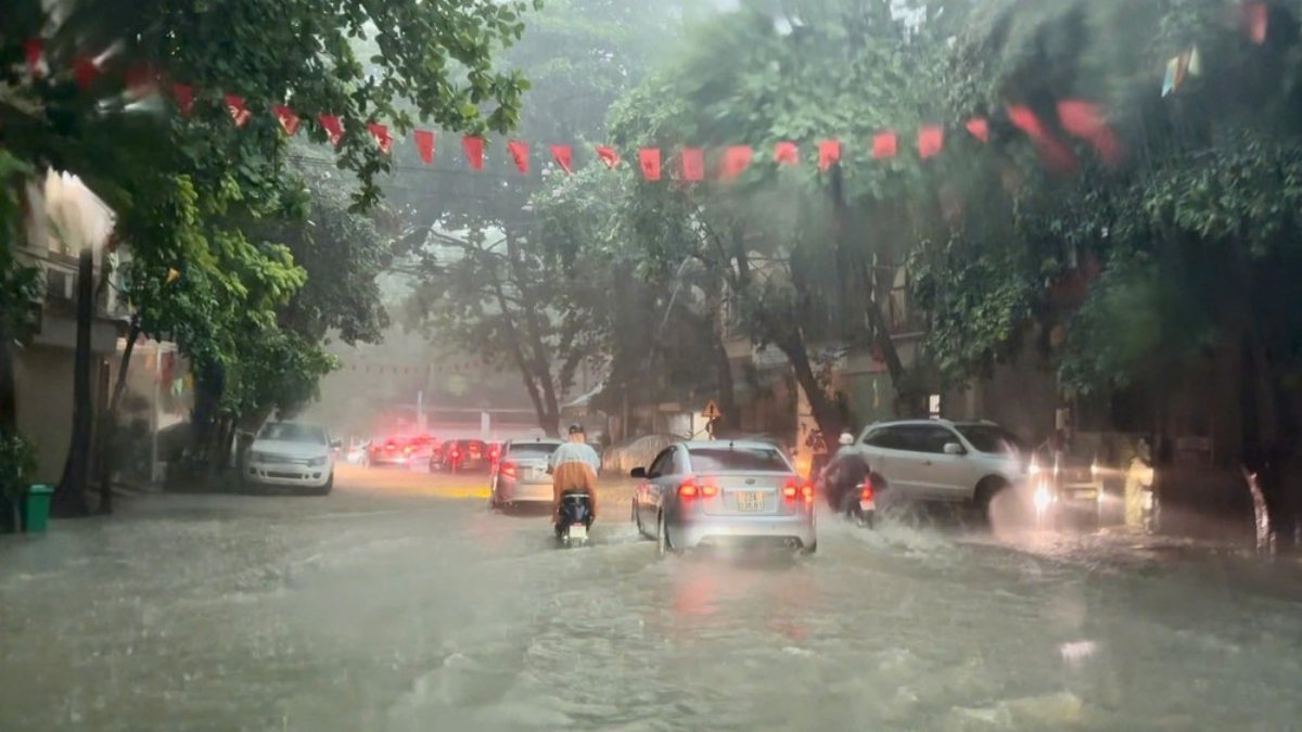 Thời tiết ngày 3/5: Bắc Bộ mưa dông diện rộng