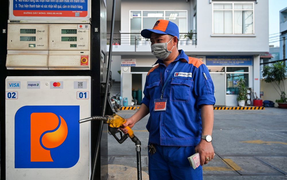 Giá xăng dầu hôm nay 20/4: Dầu thế giới “lao dốc rồi bật tăng”, thị trường đảo chiều khó lường