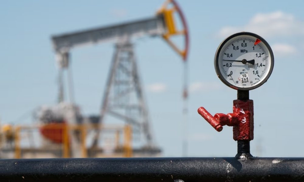 Giá xăng dầu hôm nay (15/11): Tăng vọt